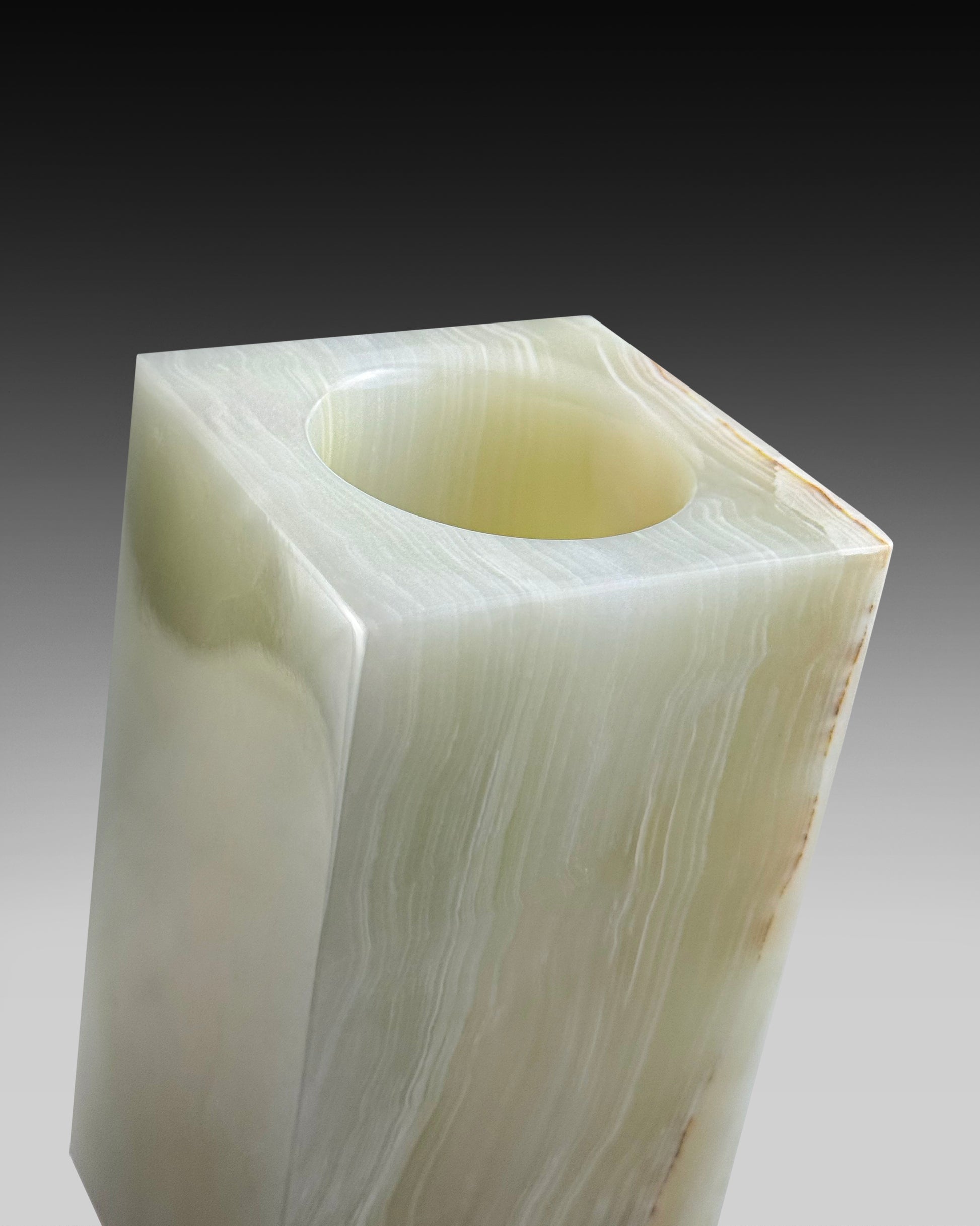 Aleyè Nomade No. 57 – The Onyx Vase