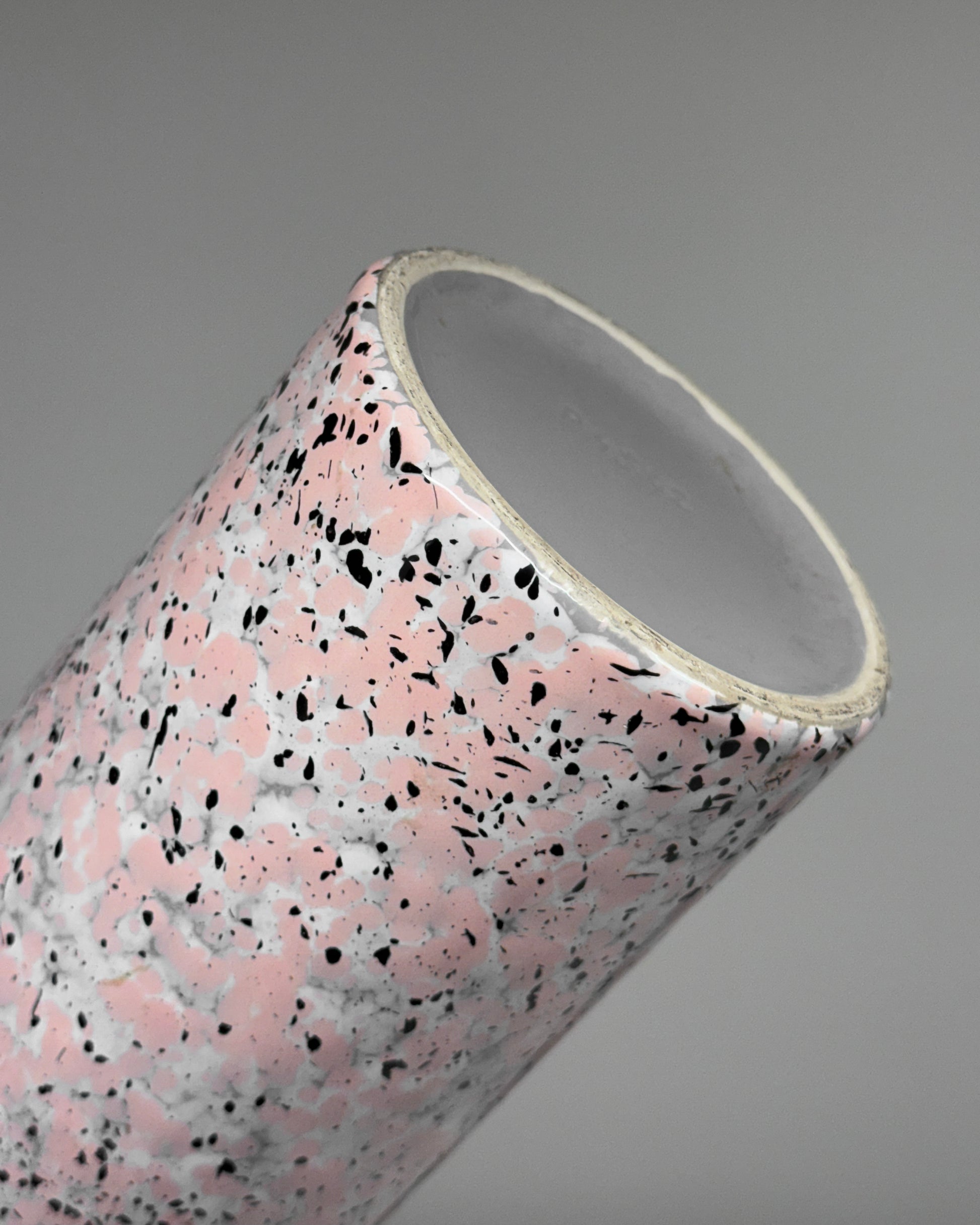 Aleyè Nomade No. 30 - The Pink Glazed Vase