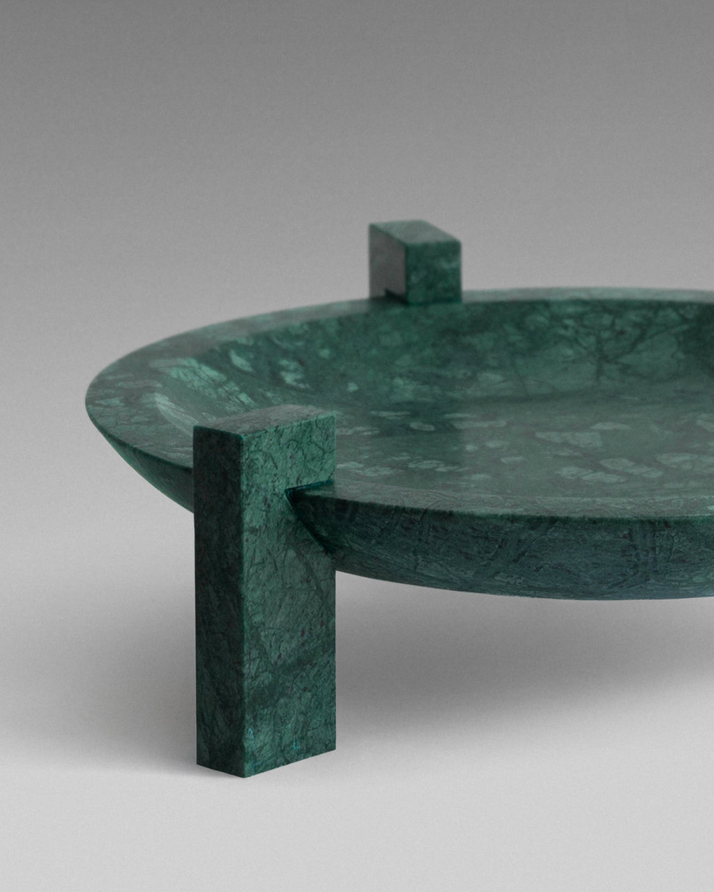 Block Stand Low by Studionudo