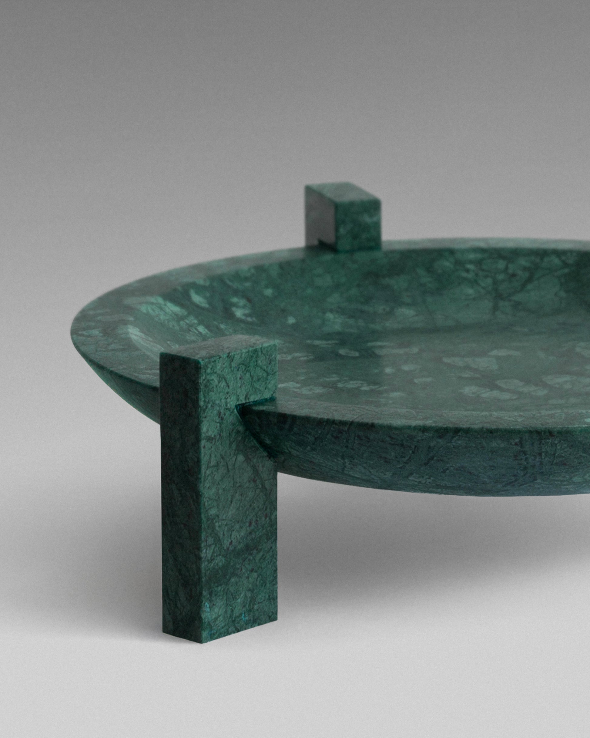 Block Stand Low by Studionudo