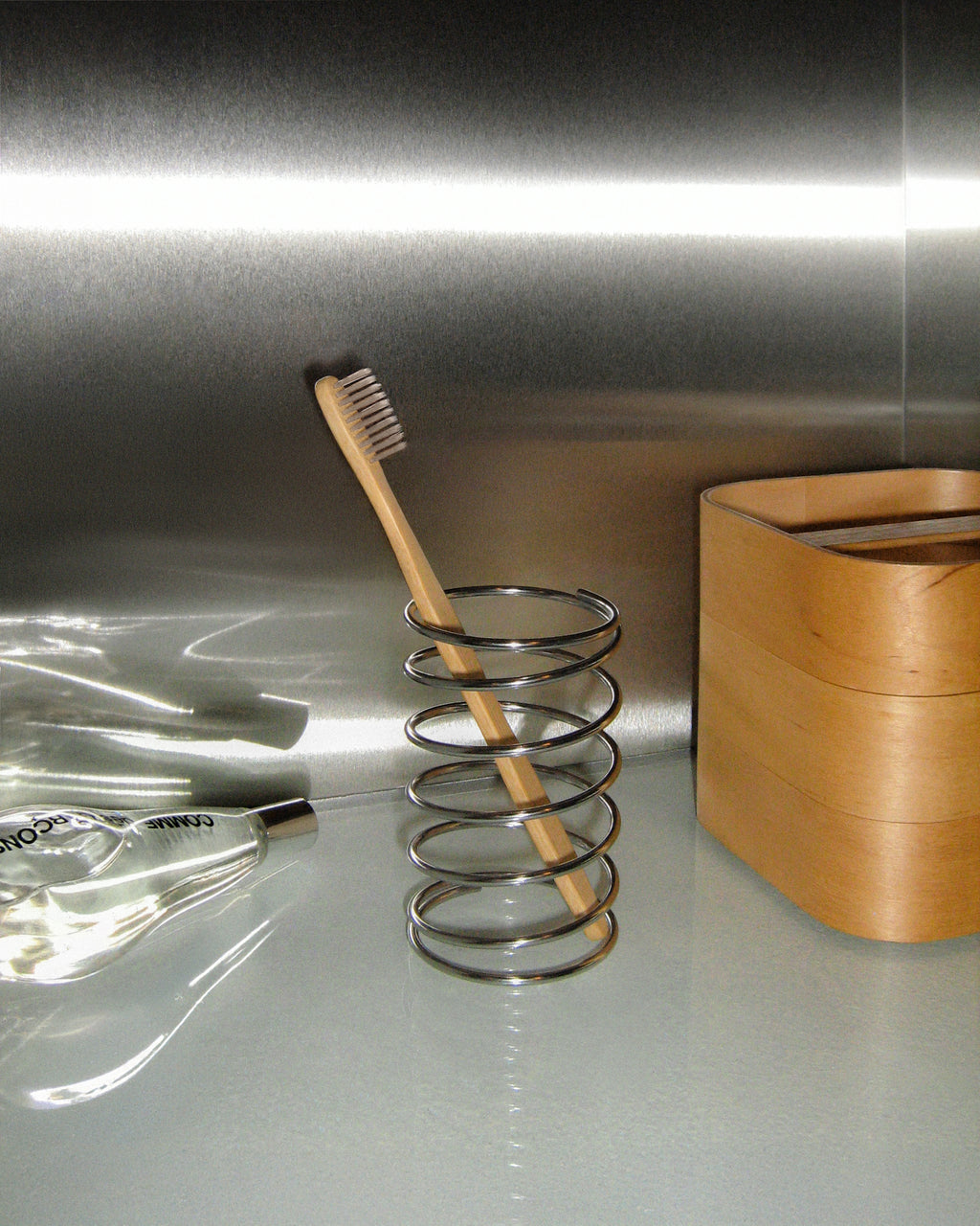 The Tobu Toothbrush Holder